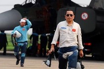 Thăng quân hàm cho phi công Su-30MK2 Trần Quang Khải