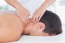 Massage cổ thư giãn, quý ông Ấn Độ bỗng nhiên đột quỵ 