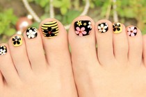 Những mẫu nail chân sành điệu hot nhất mùa hè này