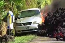 Video: Cận cảnh dung nham chảy tràn từ núi lửa nguy hiểm nhất Hawaii