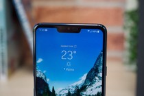 LG G8 xịn hơn Galaxy S10, dùng màn hình làm loa cho điện thoại