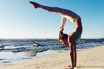 Nữ huấn luyện viên yoga nổi tiếng với thân hình siêu chuẩn nóng bỏng