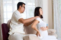 Sau khi vào phòng sinh với vợ, chồng đưa quyết định cả nhà ngạc nhiên