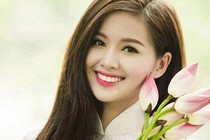 Ngắm hot girl Việt tinh khôi trong tà áo dài trắng