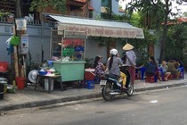 Kinh hoàng đâm thủng tim bạn nhậu bằng... cán muỗng