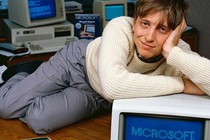 Bill Gates từng ứng xử thế nào khi bị công khai sỉ nhục trước đám đông?