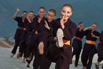 Lạ lùng huấn luyện ni cô thành “tuyệt đỉnh kung fu" 