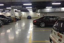 Hầm để toàn siêu xe sang Bentley tại Hà Nội