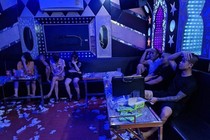 Chủ quán karaoke rủ bạn đến hát, dùng ma túy