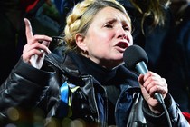 "Bỏ mặc" Ukraine, bà Yulia Tymoshenko sang Đức trị bệnh