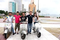 Việt kiều Đức “phượt” xuyên Việt bằng Vespa cổ 