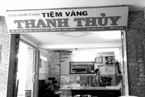 Uống bùa tàng hình, thiếu phụ hồn nhiên đi cướp tiệm vàng