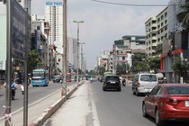 Cận cảnh con đường "trọc lốc", không bóng cây xanh ở Hà Nội