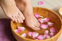Hạ huyết áp nhờ ngâm chân đúng cách
