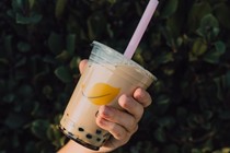 Hoa mắt chóng mặt, đau bụng sau khi uống... trà sữa