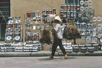 Loạt ảnh hiếm về phụ nữ Hà Nội đầu thập niên 1990