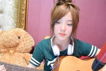 Danh tính hot girl Thái Lan đánh guitar đỉnh đốn tim fan