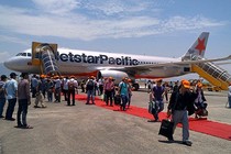 150 hành khách Jetstar bị “giam lỏng” trên máy bay