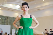 Xuân Lan diện váy xuyên thấu đi chấm thi Next Top