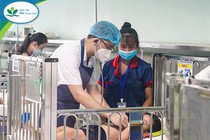Bệnh nhi nhiễm Adenovirus đang được điều trị tại Trung tâm Hô hấp, Bệnh viện Nhi Trung ương