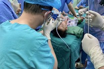 Vỏ hướng dương gây viêm phổi kéo dài ở trẻ