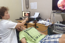 Bị điếc vì… đeo tai nghe