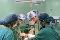  Đau bụng, bụng to... không ngờ u nhầy buồng trứng nặng 3kg