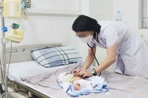 Cứu trẻ sinh non 33 tuần tuổi suy hô hấp, rối loạn đông máu nguy kịch