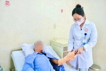 Chuyển vạt da che phủ tổn thương bỏng sâu do điện giật