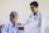 Đặt stent mạch vành cấp cứu cho 2 người bệnh gần 100 tuổi