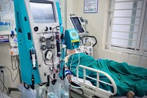 Suýt tử vong vì uống phải rượu giả chứa cồn công nghiệp Methanol