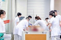 Cứu bệnh nhi đuối nước, không có người thân đi cùng