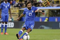 Pha sút phạt cực dị của Pirlo khiến người Anh thót tim