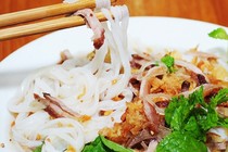 Thưởng thức đặc sản phở chua ngon đúng điệu