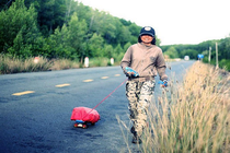 Cô gái đi bộ 2.500km vì lý do ai cũng “sốc” này 