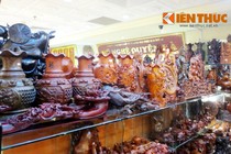 Đồ gỗ trang trí bạc tỷ ở Tràng Tiền Plaza