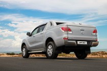 Vì sao xe bán tải Mazda BT-50 hút khách Việt?