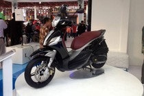 Piaggio ra mắt 2 mẫu xe tay ga đắt ngang ô tô