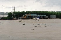 Hà Tĩnh: Cứu sống 9 công nhân bị mắc kẹt giữa dòng nước lũ