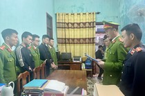 Mâu thuẫn trên đường, 2 thanh niên dùng dao chém nhau