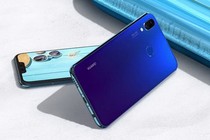 Vừa ra mắt, Bphone 3 đã gặp những đối thủ sừng sỏ nào?