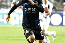 Công Phượng mất chỗ Incheon United: Thầy chê, đồng đội quay lưng...