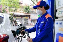 Từ 16 giờ, giá xăng giảm gần 1.000 đồng/lít