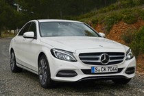 Mercedes C-Class mới “ăn” xăng chỉ bằng xe máy