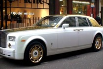 Tận mắt Rolls-Royce Phantom bọc vàng khối giá 170 tỷ