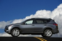 Vì sao Toyota RAV4 2014 "sốt" hàng?