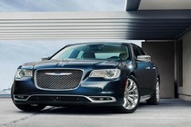 Chrysler 300 2015 trình làng giá từ 32.390 USD