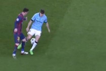 Messi gây bão thế giới với pha xỏ kim tuyệt đỉnh