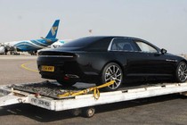 Siêu xe khác thường Aston Martin Lagonda lần đầu lộ diện