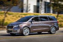 Kia Sedona 8 chỗ ra mắt giá từ 550 triệu đồng